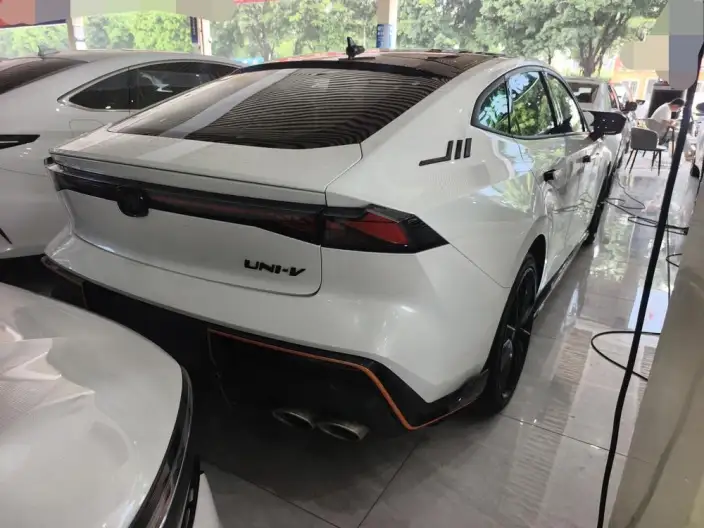 Changan UNI-V 2022 Model 1.5T Sports Edition – фото 4