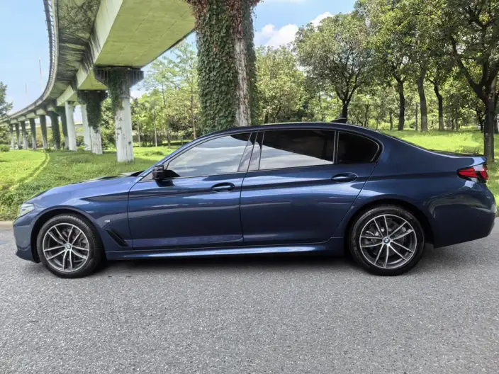 BMW 5 Series 2021 Model 525Li M Sports Set – фото 4