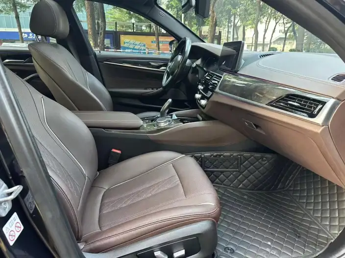 BMW 5 Series 2022 Model 525Li M Sports Set – фото 10