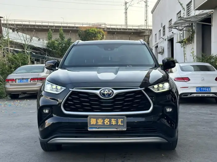 Toyota Highlander 2023 Model Hybrid 2.5L 4WD Premium Edition 7 seat – фото 2