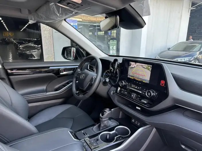Toyota Highlander 2023 Model Hybrid 2.5L 4WD Premium Edition 7 seat – фото 8