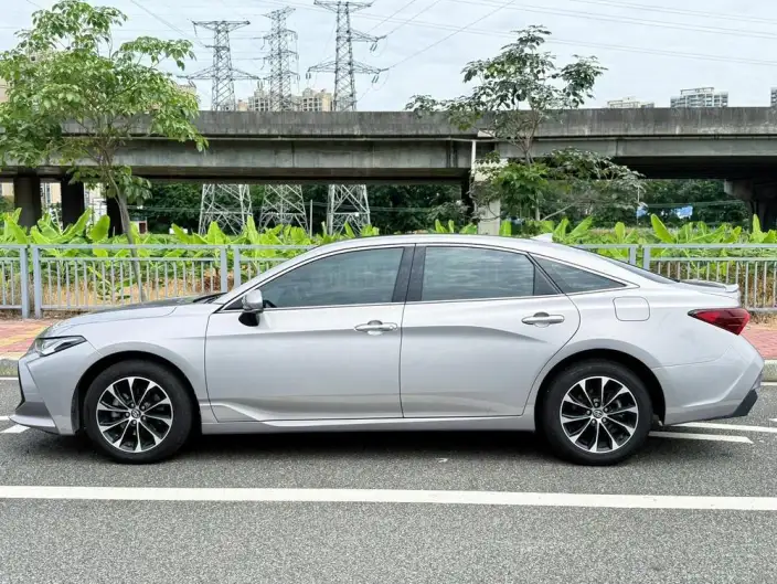 Toyota Avalon 2023 Model 2.5L Automatic Deluxe Edition – фото 2