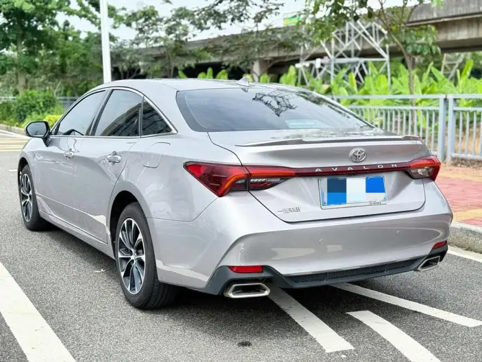 Toyota Avalon 2023 Model 2.5L Automatic Deluxe Edition – фото 3