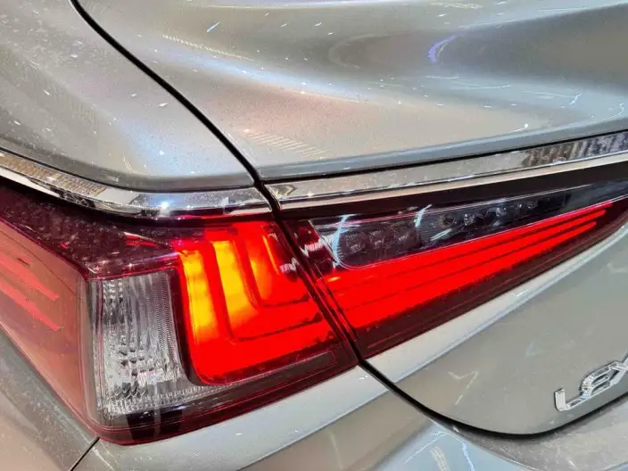 Lexus ES 2022 Model 200 Superior Edition – фото 7