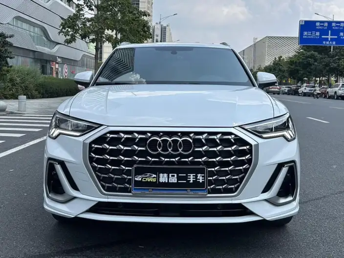 AUDI Q3 2025 Model quattro 45th Anniversary Collector Edition Edition 35 TFSI Fashion Dynamic Model – фото 2