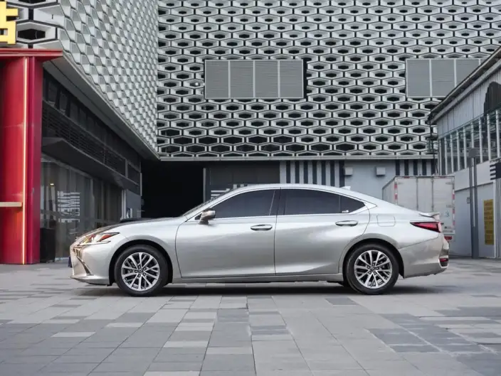 Lexus ES 2022 Model 300h Superior Edition – фото 3