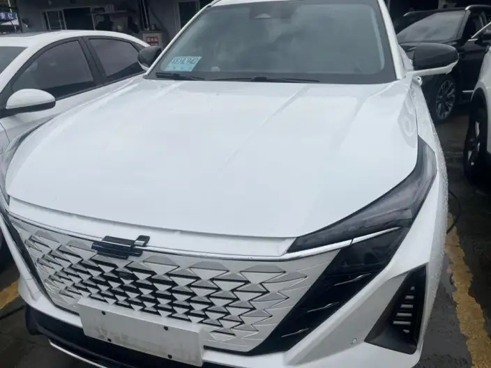 Changan Auchan Z6 2023 Model Blue whale 1.5T DCT Smart Prestige Model – фото 5