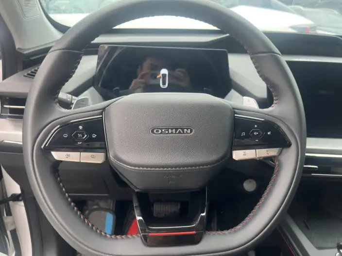 Changan Auchan Z6 2023 Model Blue whale 1.5T DCT Smart Prestige Model – фото 9