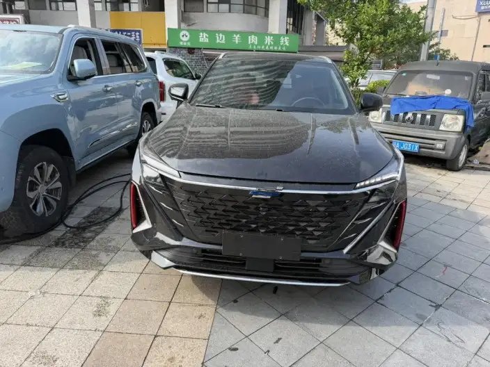 Changan Auchan Z6 2023 Model Blue whale 1.5T DCT Smart Cool Model – фото 2