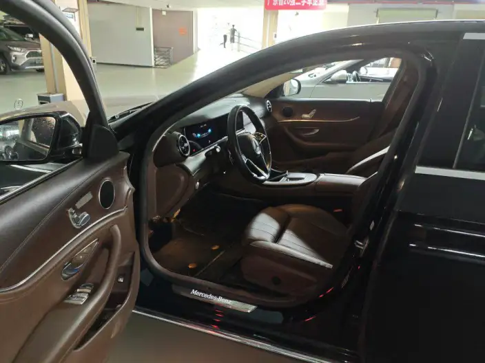 Mercedes-Benz E-Class 2022 Model E 260 L 4MATIC sedan – фото 7
