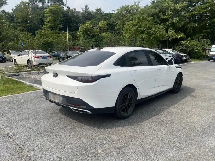 Changan Yida 2023 Model 1.5T GDI Automatic Noble Model – фото 5