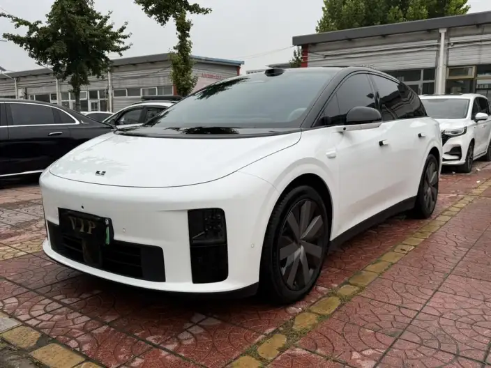 Li Auto i6 2025 Model 4WD Standard Edition – фото 1
