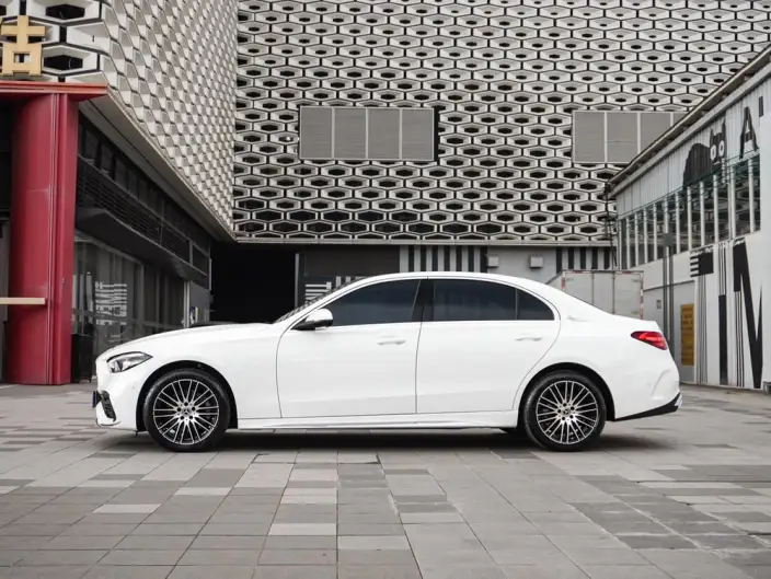 Mercedes-Benz C-Class 2025 Model C 260 L Sports Edition – фото 3