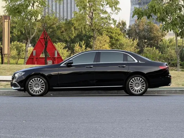 Mercedes-Benz E-Class 2023 Model E 300 L Luxury Model sedan – фото 4