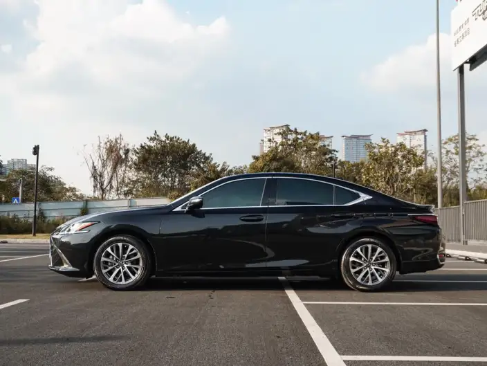 Lexus ES 2022 Model 300h Superior Edition – фото 3