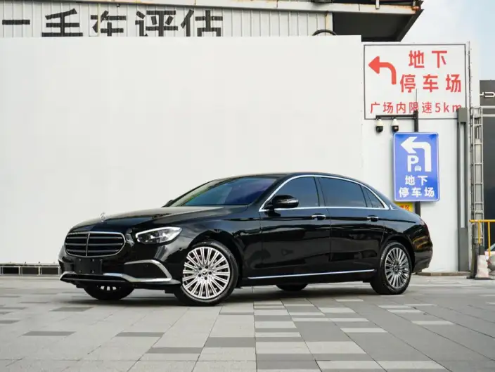 Mercedes-Benz E-Class 2023 Model E 300 L Luxury Model sedan – фото 1