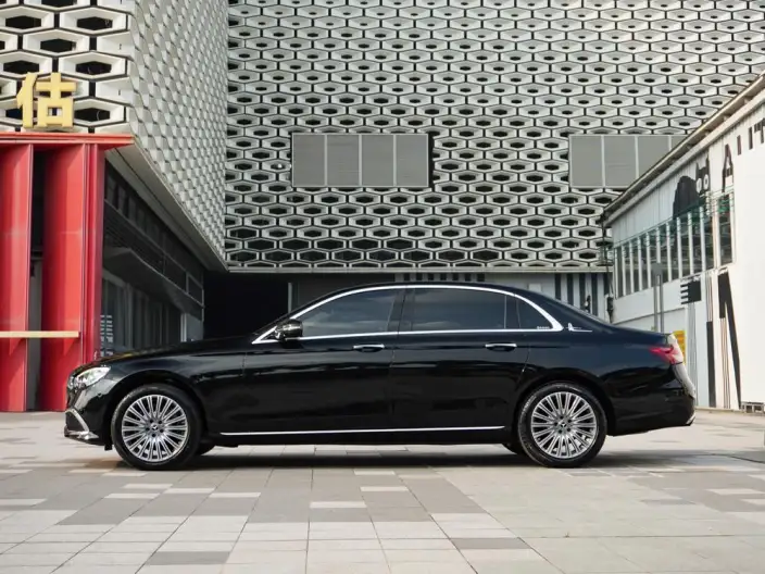 Mercedes-Benz E-Class 2023 Model E 300 L Luxury Model sedan – фото 3