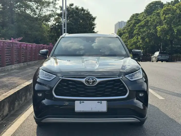 Toyota Highlander 2022 Model 380T 4WD Premium Edition 7 seat – фото 2