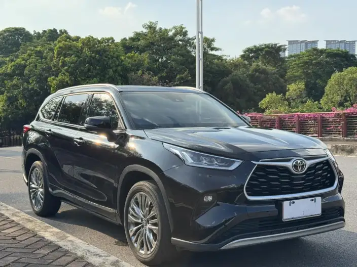 Toyota Highlander 2022 Model 380T 4WD Premium Edition 7 seat – фото 3