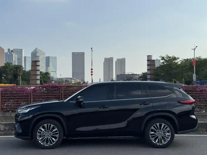 Toyota Highlander 2022 Model 380T 4WD Premium Edition 7 seat – фото 4