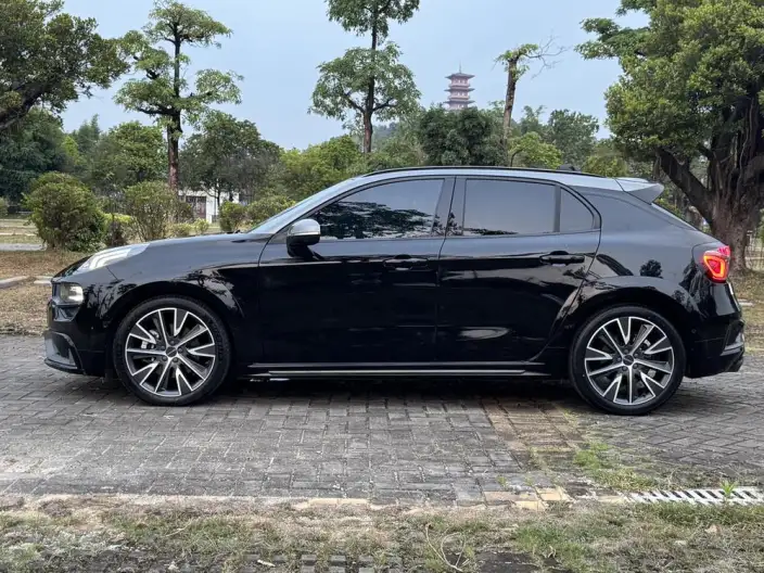 Lynk & Co 02 Hatchback 2021 Model 2.0TD Hatchback Halo – фото 4