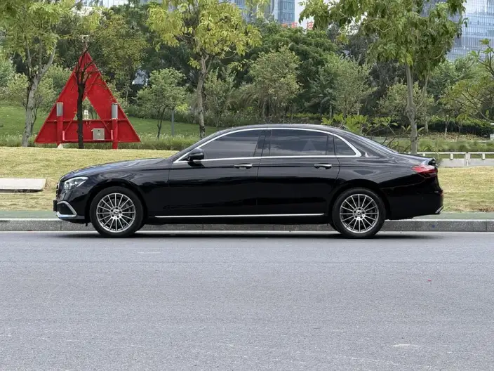 Mercedes-Benz E-Class 2023 Model E 260 L sedan – фото 4