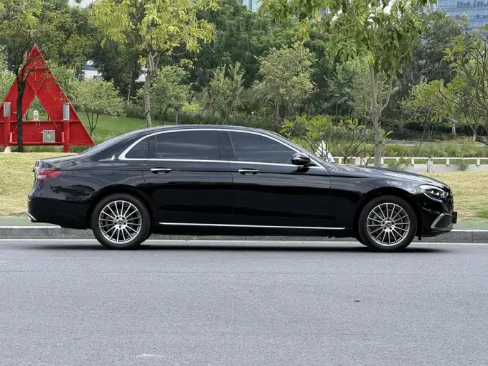 Mercedes-Benz E-Class 2023 Model E 260 L sedan – фото 8