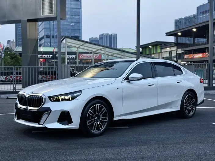 BMW 5 Series 2025 Model 530Li Leading Model M Sports Set – фото 1