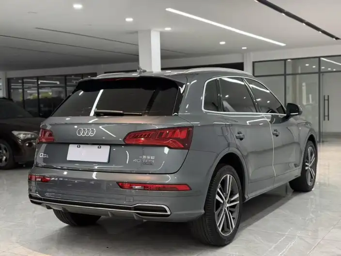 Audi Q5L 2020 Model 40 TFSI Rong Xiang Fashion Model – фото 6