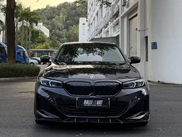 BMW i3 2023 Model eDrive40L Night Edition Sports Set – фото 2