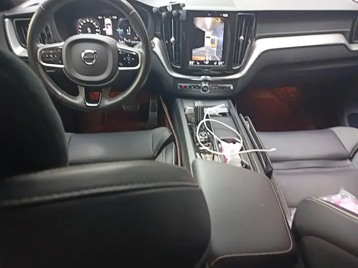 Volvo XC60 PHEV 2021 Model T8 E Drive Hybrid Smart Range Sports Edition – фото 5