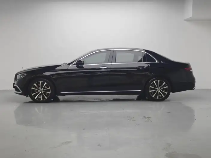 Mercedes-Benz E-Class PHEV 2022 Model E 350 e L sedan – фото 4