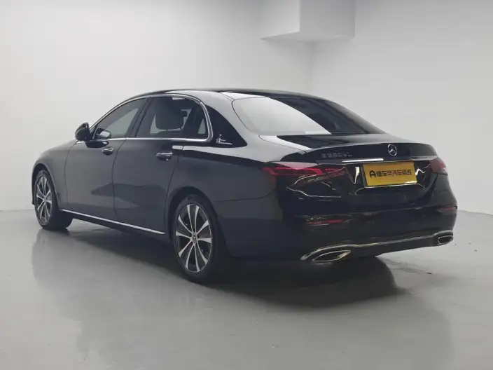 Mercedes-Benz E-Class PHEV 2022 Model E 350 e L sedan – фото 5
