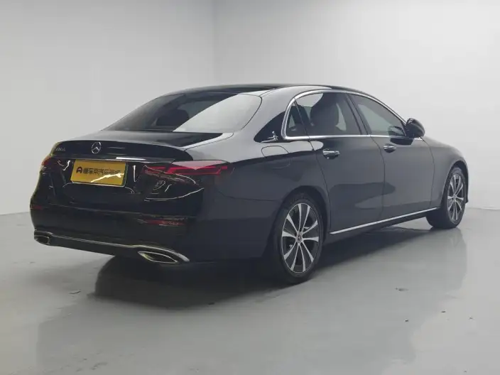 Mercedes-Benz E-Class PHEV 2022 Model E 350 e L sedan – фото 7