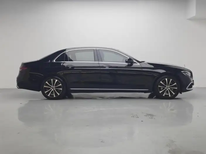 Mercedes-Benz E-Class PHEV 2022 Model E 350 e L sedan – фото 8