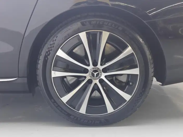 Mercedes-Benz E-Class PHEV 2022 Model E 350 e L sedan – фото 9