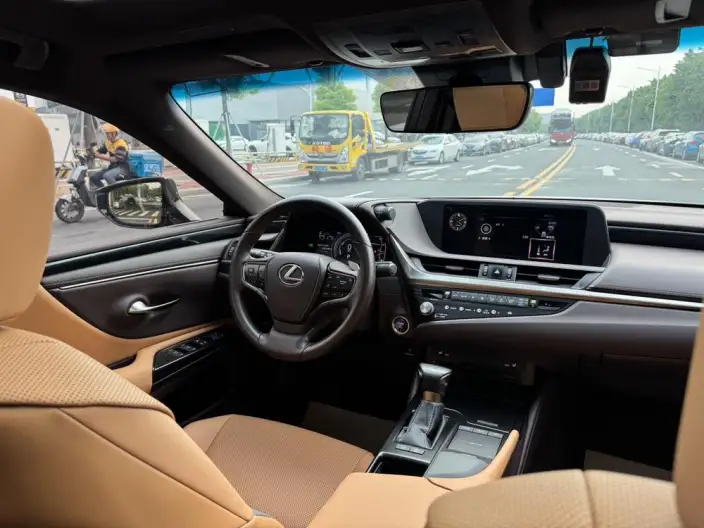 Lexus ES 2020 Model 300h Superior Edition China VI – фото 9