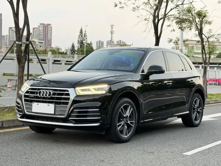 Audi Q5L 2020 Model Facelift 40 TFSI Rong Xiang Fashion Model – фото 1