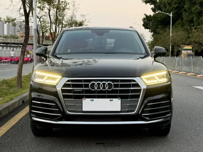Audi Q5L 2020 Model Facelift 40 TFSI Rong Xiang Fashion Model – фото 2