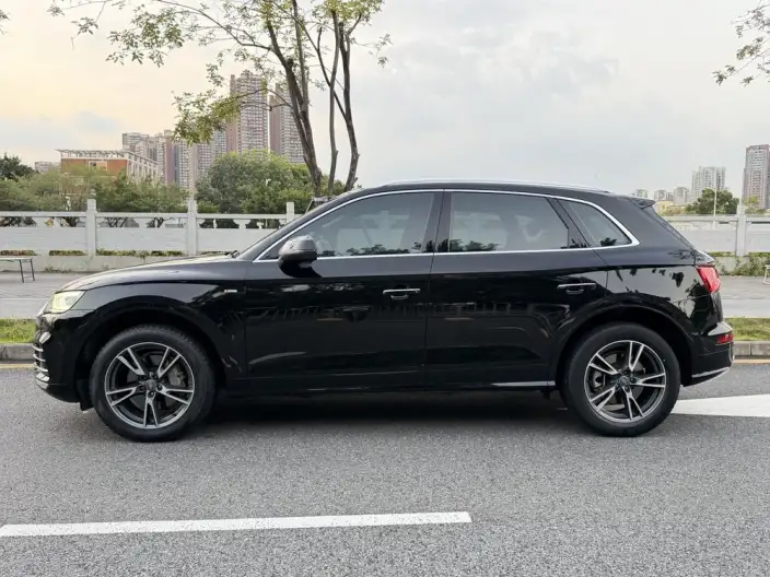 Audi Q5L 2020 Model Facelift 40 TFSI Rong Xiang Fashion Model – фото 4