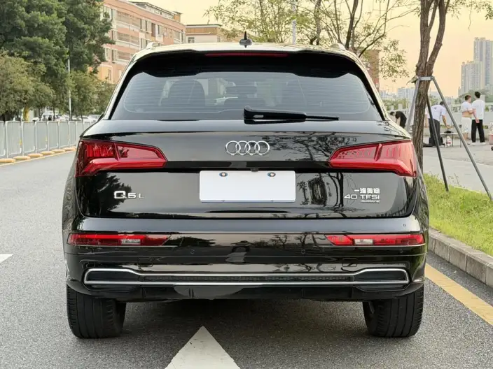 Audi Q5L 2020 Model Facelift 40 TFSI Rong Xiang Fashion Model – фото 6