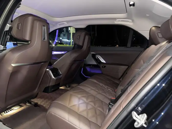 BMW 7 Series 2023 Model 735Li M Sports Set – фото 9