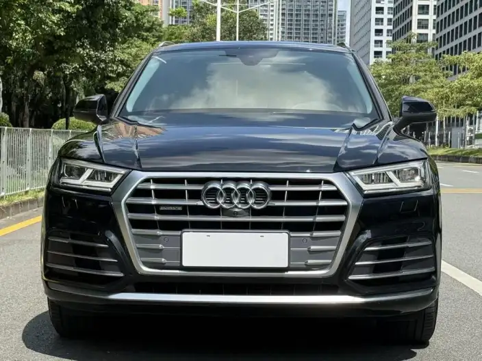 Audi Q5L 2020 Model 45 TFSI Exclusive Fashion Model – фото 2