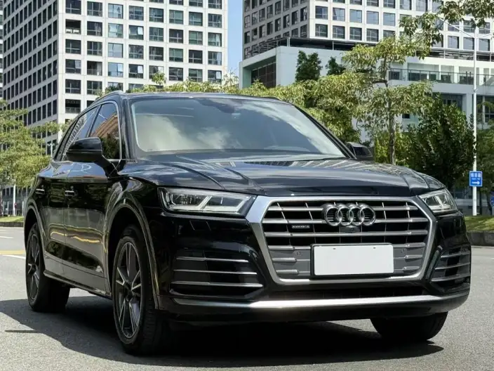 Audi Q5L 2020 Model 45 TFSI Exclusive Fashion Model – фото 3