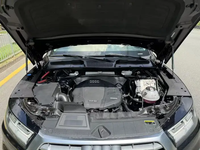 Audi Q5L 2020 Model 45 TFSI Exclusive Fashion Model – фото 8