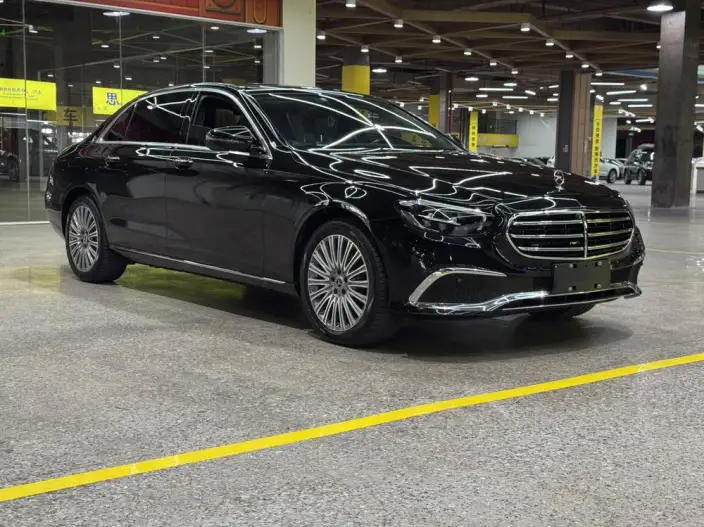 Mercedes-Benz E-Class 2022 Model E 300 L Luxury Model sedan – фото 3
