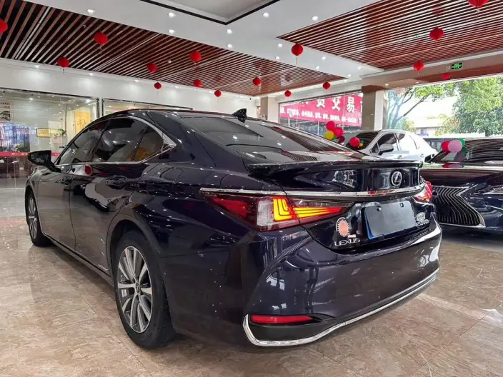 Lexus ES 2020 Model 300h Superior Edition China VI – фото 4