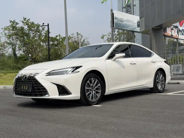 Lexus ES 2025 Model 200 Premium – фото 1