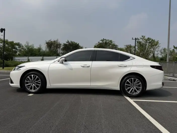 Lexus ES 2025 Model 200 Premium – фото 4