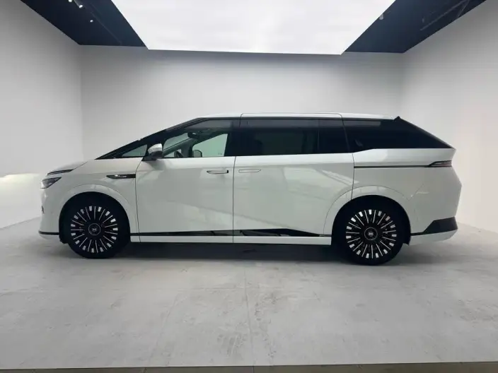 XPeng X9 2025 Model EV 740 Ultra-long Endurance Max